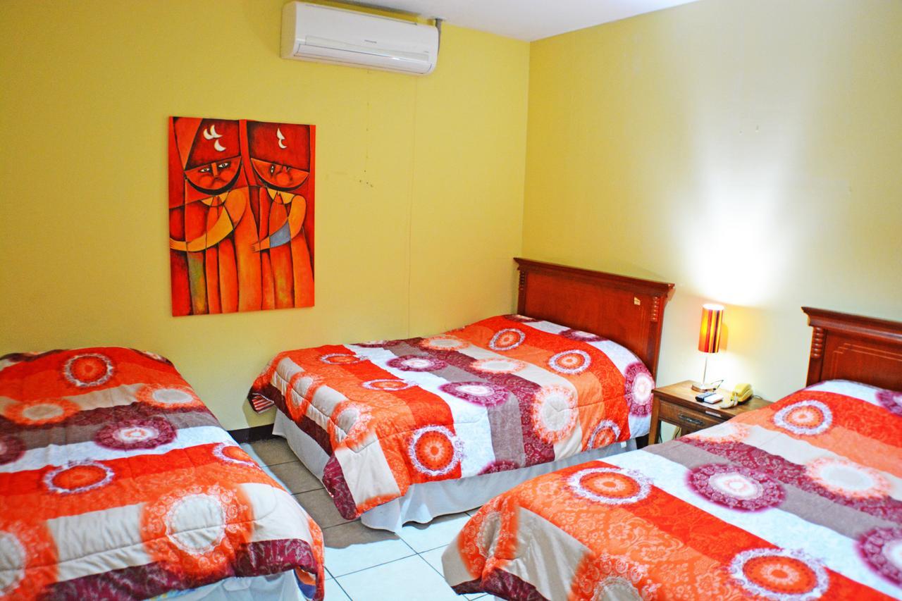Hotel Plaza Cosiguina Chinandega Buitenkant foto