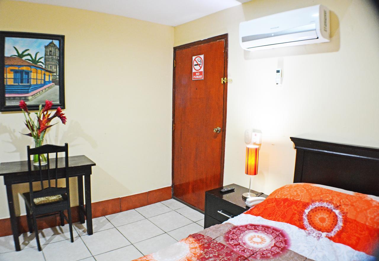 Hotel Plaza Cosiguina Chinandega Buitenkant foto